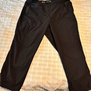 Mountain Hardwear Black Cropped Pants